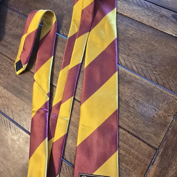 Gryffindor Striped Maroon and Yellow Tie - Picture 3 of 5